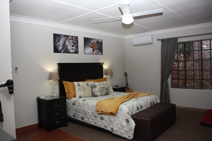 5 Bedroom Property for Sale in Langenhovenpark Free State